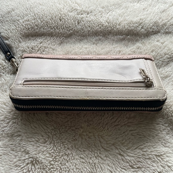 Guess Large Wallet with Detachable Wristie strap in Light Pink✨ - Picture 2 of 6